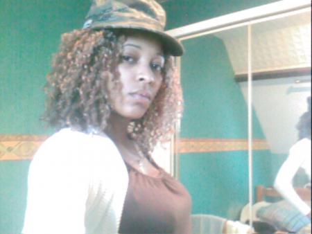 yaw yaw...la couz Jenny, trop belle !! kiss la puce...