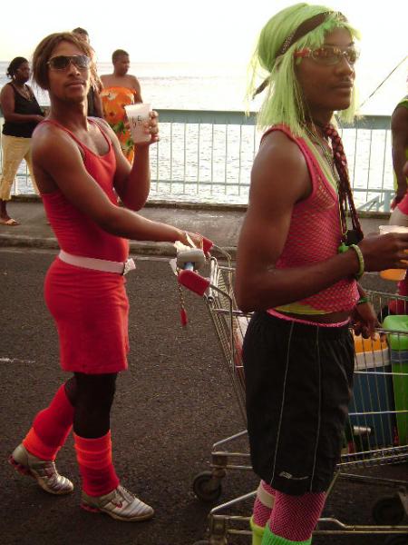 missi� Ludo ek missi� Poly soti f� couss !! ( kay Laruche !! )