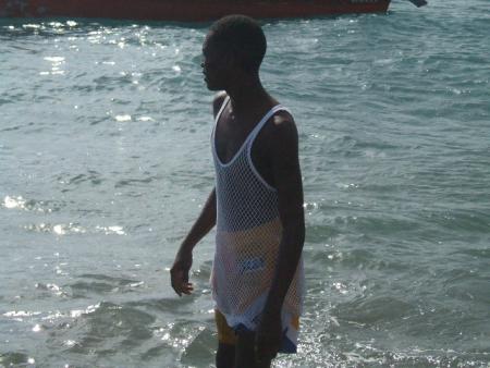 c Teuf mon co-pilote il avait rdv ek 1 requin mais ce dernier lui a pos� 1 lapin hi hi