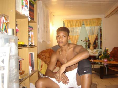 l�couz..ben ne croyez pas o apparence l� il ft style s�rieux et tt attendez 2 v3r la tof ki s8 et vs comprendrez !! LOL