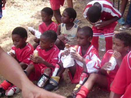 mr l�l� allias th�v�z !! (c le 2�me 2 la 1�re rang�e en partant 2 la gauche )