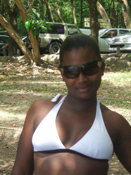 Miss Momo !! Partie pr une journ�e � l'anse �ron..