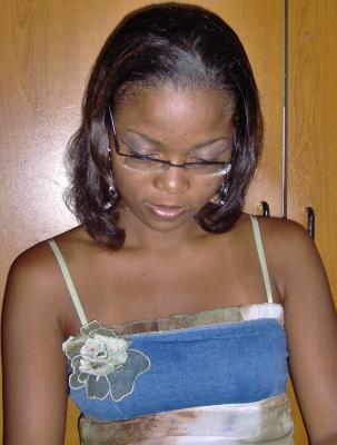 C une 2 mes p'tites couz tr�s mignone, c dommage ke vs ne la voyez pas de face !! kiss ma belle...