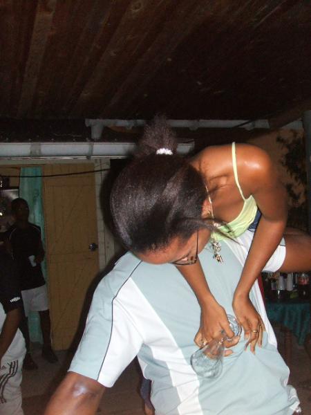  h�licopt� ! h�licopt� ! Mon couz Rico et ma couz Ana�lle ben il a trouv� des h�lices pour son h�lico