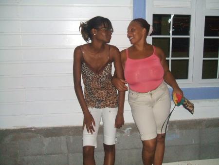 Ben ouais les filles, vs avez 1 photographe � votre disposition?