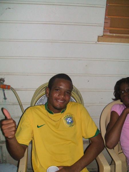 Ce beau chabin c mon couz , on �tait ds 1 annif !!