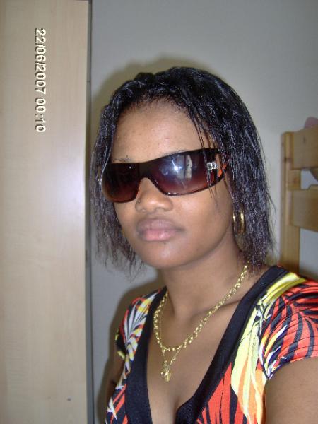 Tro belle Manik !! ( le couz prend soin di'y pou pa p�d li ) ..LOL