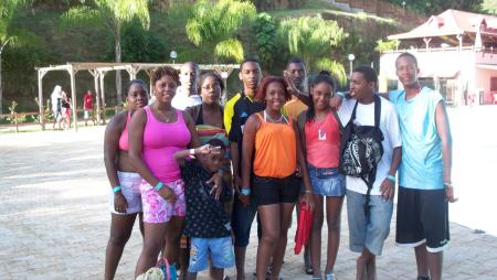 nou tou't an dlo !! aye il nous manque la bine'cha peguy ayayaye nou p�d li ...