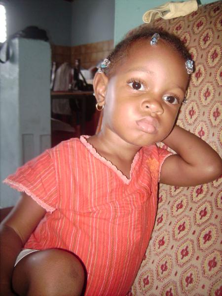 ma ni�ce ch�wie ki prend la poz !!