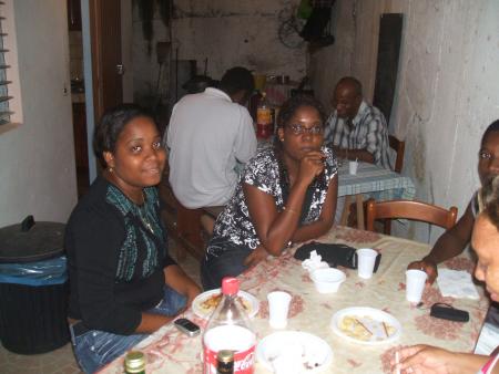 melle Y�ll�n & melle Charl�ne, le soir de mon annif !