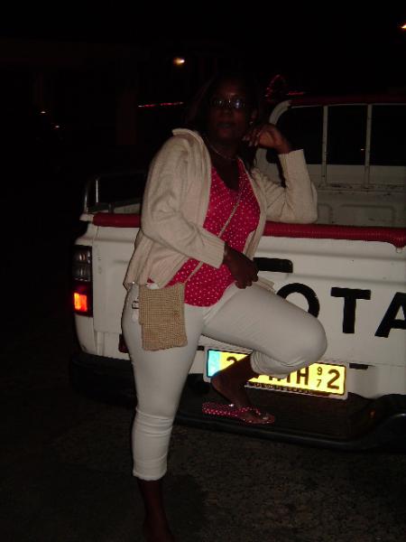 Chachounette se tape la pose sur sa ture...ben voyons !!